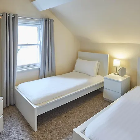 Host & - The Townhouse سكرابورو