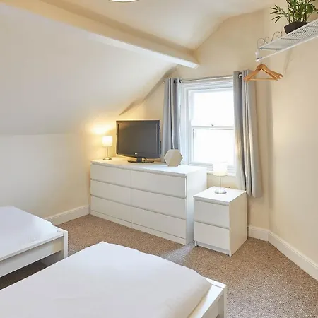 Host & - The Townhouse بيت للعطل