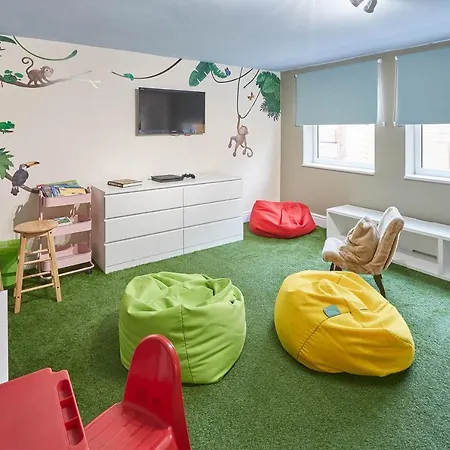 Host & - The Townhouse بيت للعطل