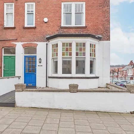 Host & - The Townhouse * سكرابورو