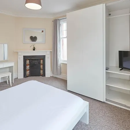 Host & - The Townhouse Holiday home *